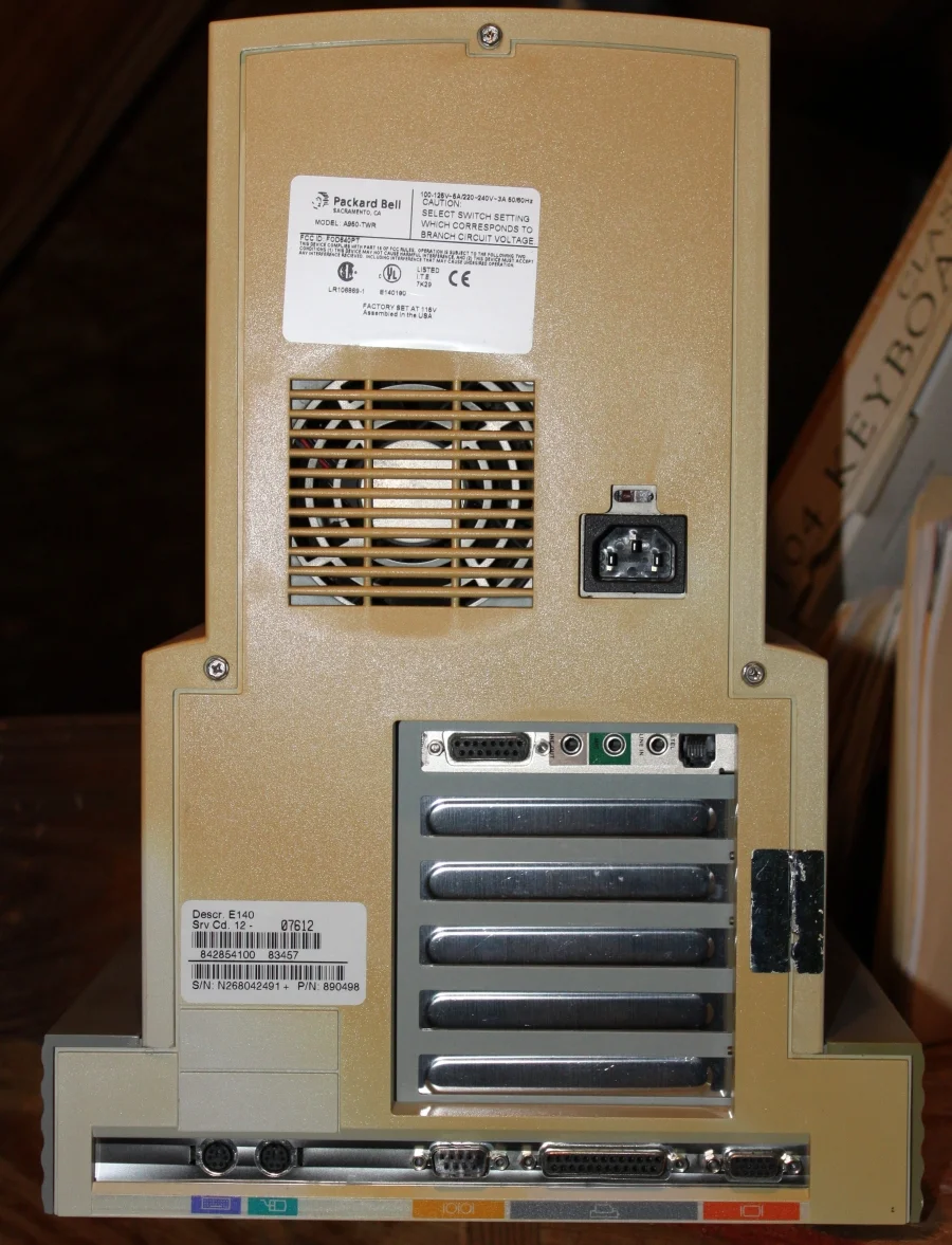 packard_bell_E_140_back.webp