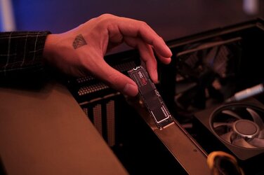 990-PRO_4-scaled.jpg