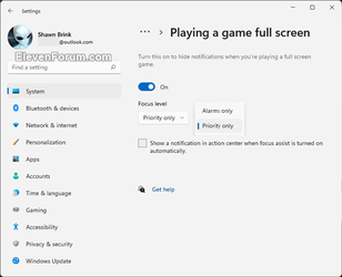 Playing_a_game_full_screen.png