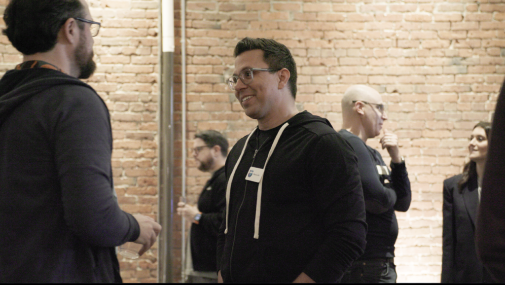 Image of Marcus Ash talking with Windows Insiders