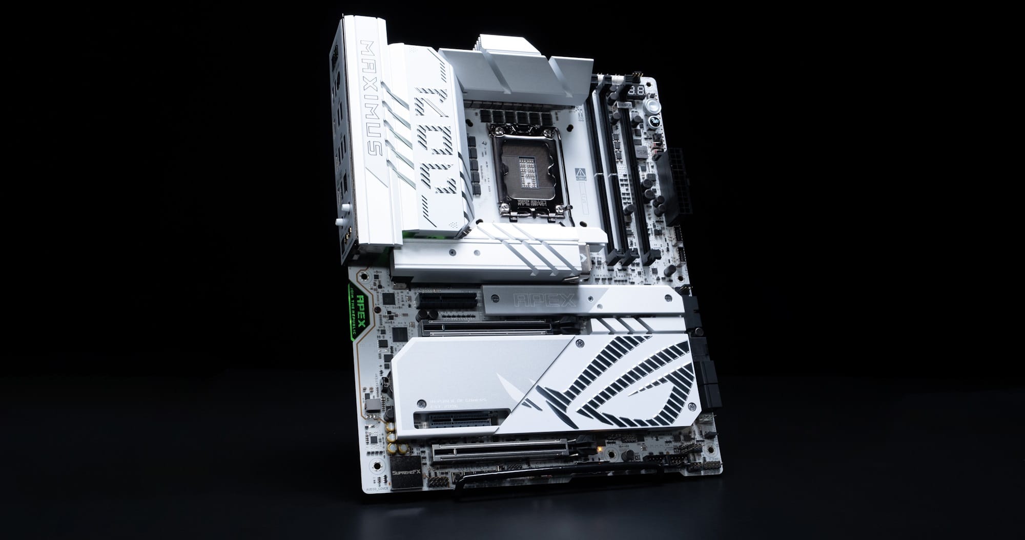 A front-facing view of the ROG Maximus Z890 Apex motherboard