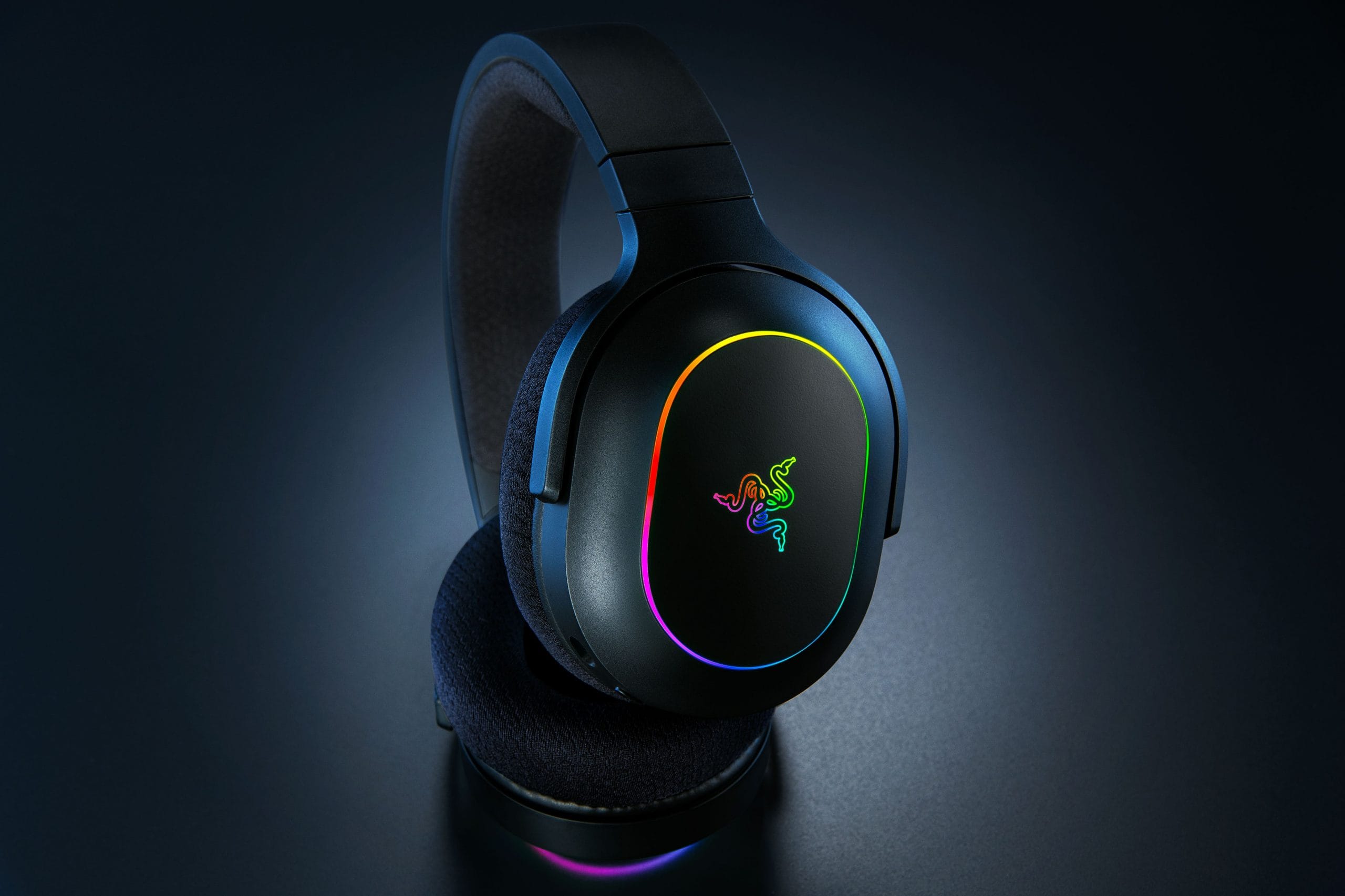 Barracuda-X-Chroma_Black_Lifestyle_05-scaled.jpg