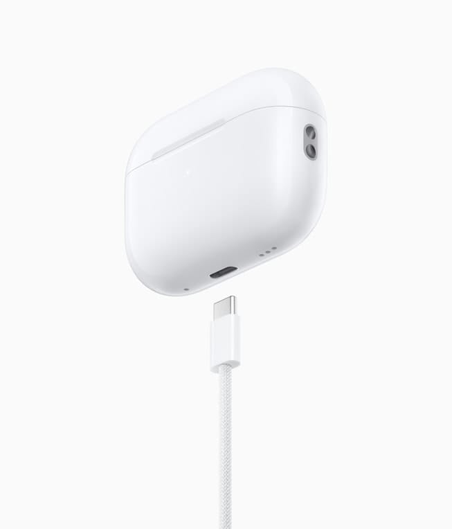 Apple-AirPods-Pro-2nd-generation-USB-C-connection-230912_inline.jpg.large.jpg