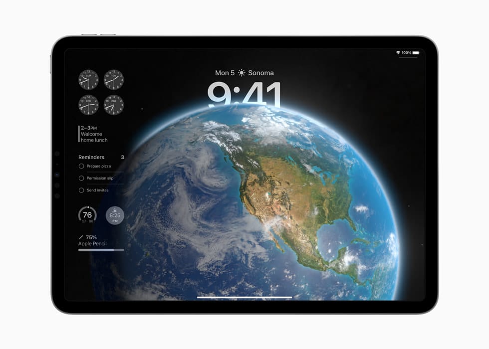Apple-WWDC23-iPadOS-17-Lock-Screen-Earth-with-widgets-230605_big.jpg.large.jpg